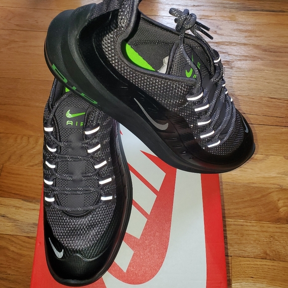 Nike Other - Nike Air Max Axis Premium Sneakers